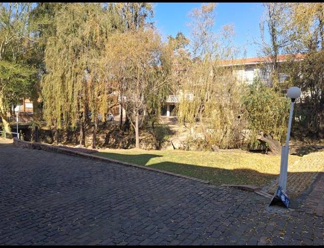 2 BEDROOM TOWNHOUSE FOR SALE IN SOUTH CREST